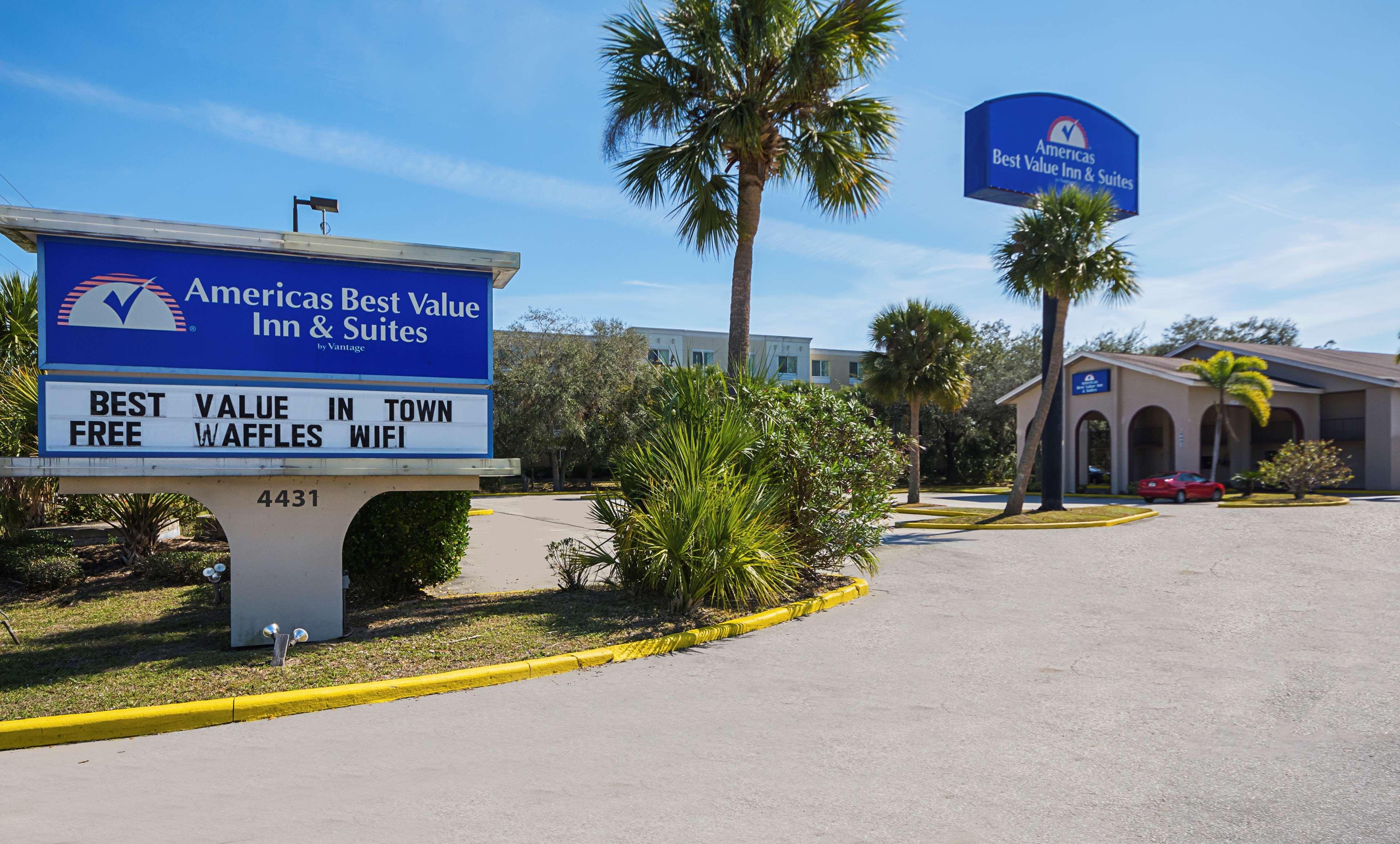 Americas Best Value Inn & Suites Melbourne Exterior photo