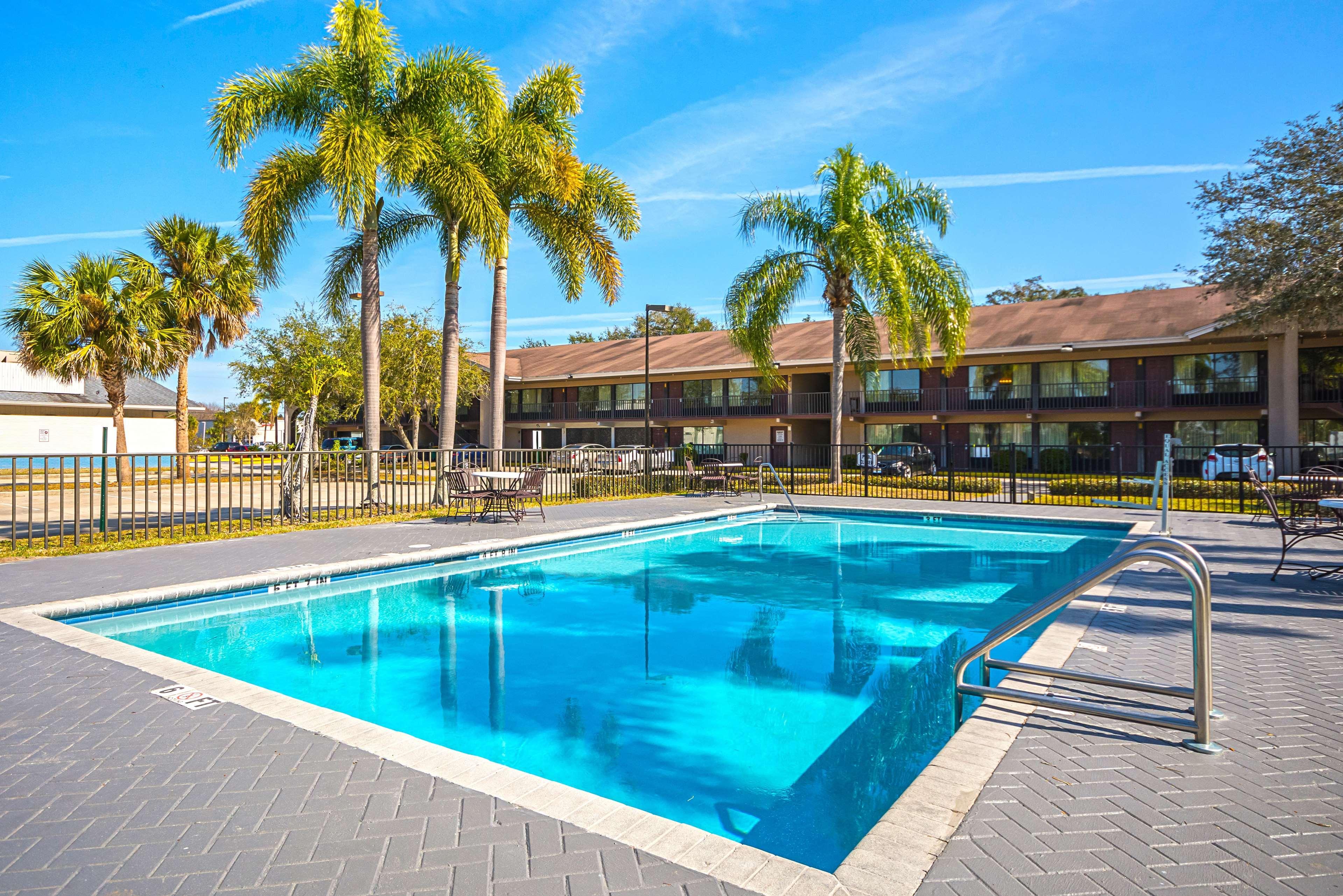 Americas Best Value Inn & Suites Melbourne Exterior photo